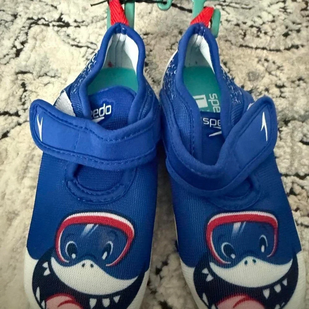 NEW Speedo blue water shoes, Size L Toddler 9/10